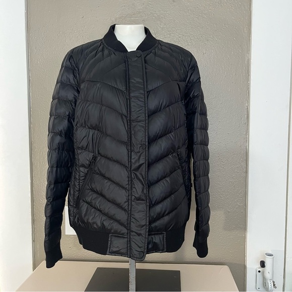 Bernardo Black Quilted Bomber Jacket Women’s L Primaloft Water Resistant - Picture 3 of 17